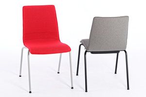 Der Bezugsstoff ist in schönen Farben wählbar